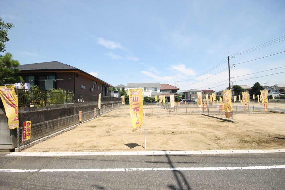 緑豊かで閑静な住宅街に３７坪超の整形地を用意。建築条件付き売地の良さを最大限に活かすことができます。