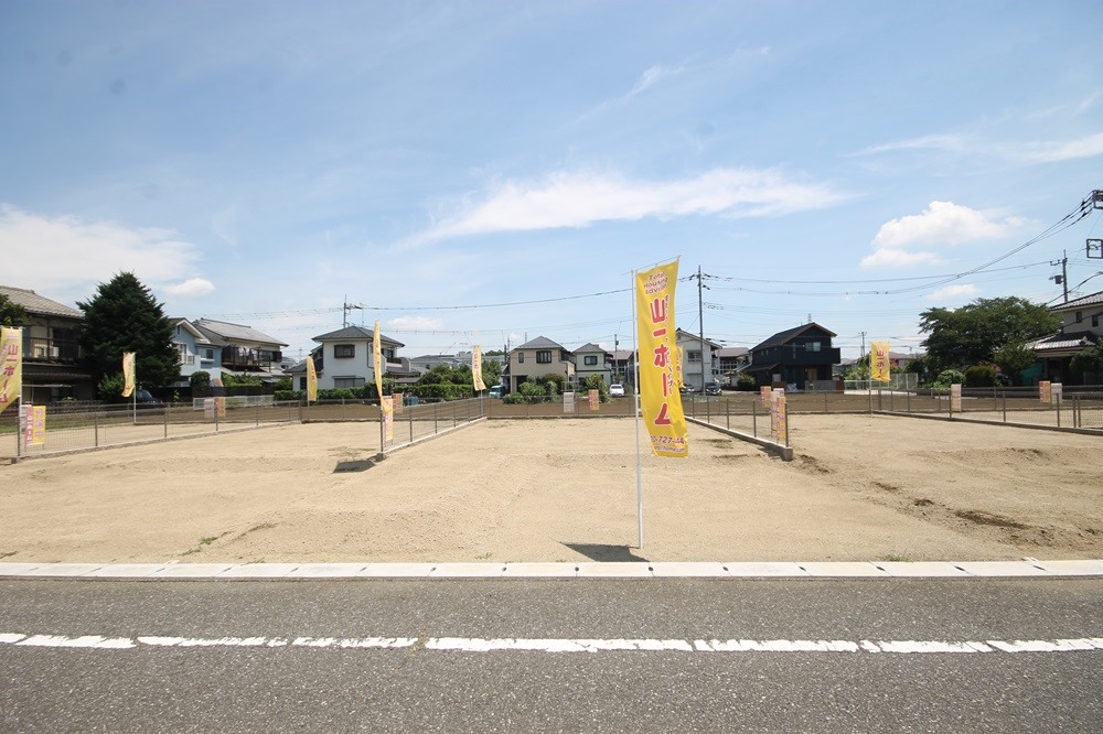 緑豊かで閑静な住宅街に３５坪超の整形地を用意。建築条件付き売地の良さを最大限に活かすことができます。